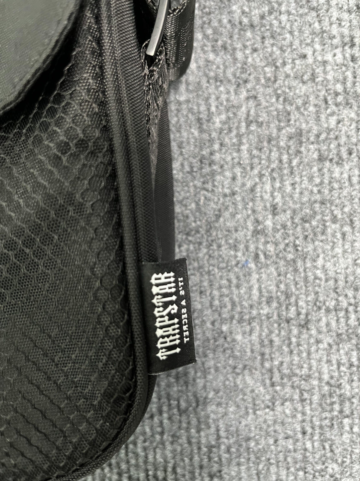 Morral Trapstar Irongate 1.0 Crossbody Negro Azul