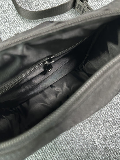 Morral Trapstar Irongate 1.0 Crossbody Negro Azul