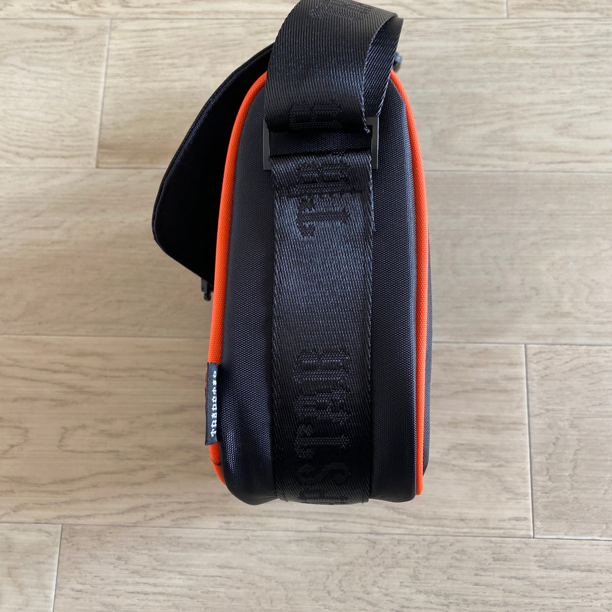 Morral Trapstar Irongate T Crossbody Negro Naranja
