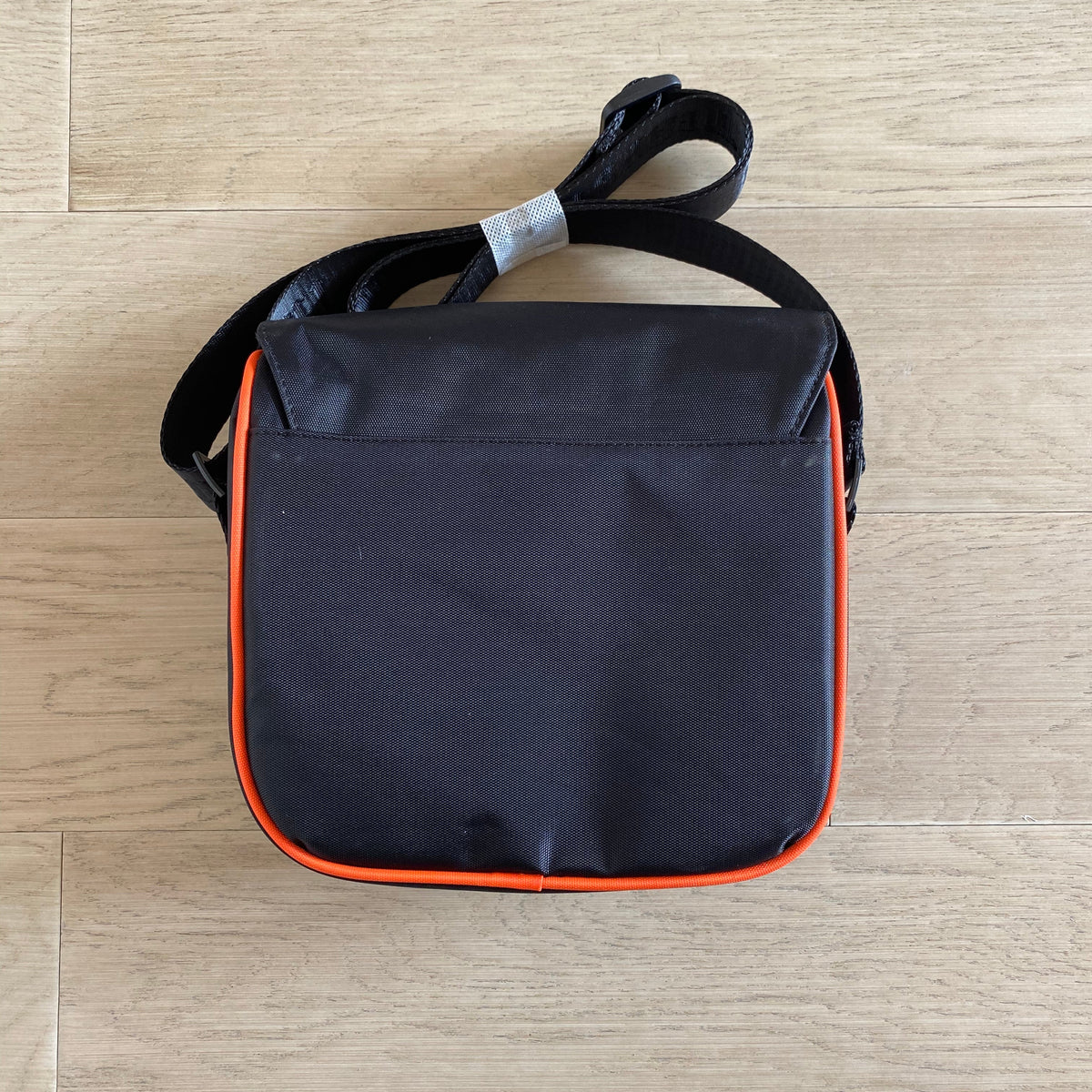 Morral Trapstar Irongate T Crossbody Negro Naranja