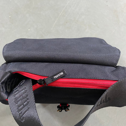 Morral Trapstar Irongate 1.0 Crossbody Negro Rojo