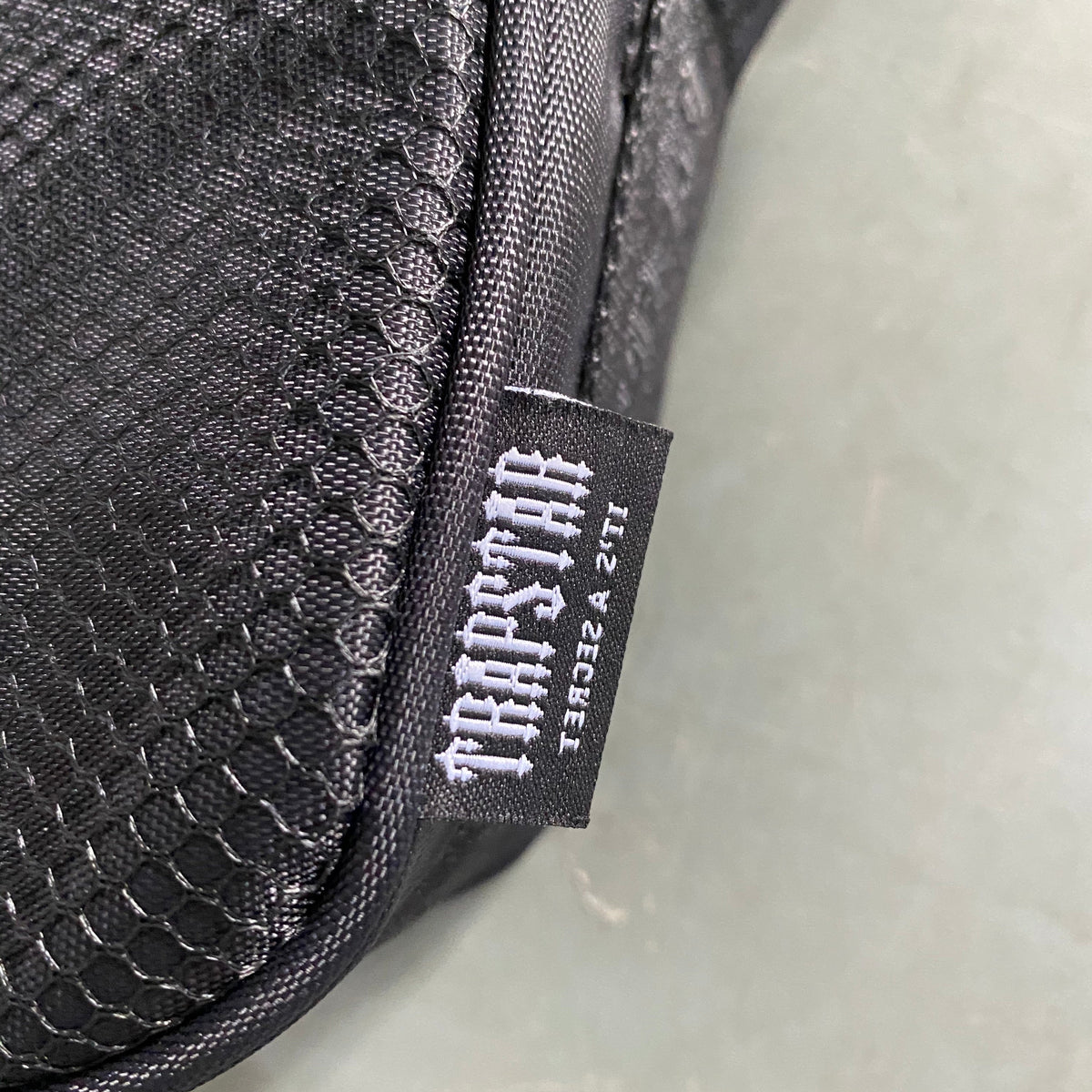 Morral Trapstar Irongate 1.0 Crossbody Negro Tiger Camo