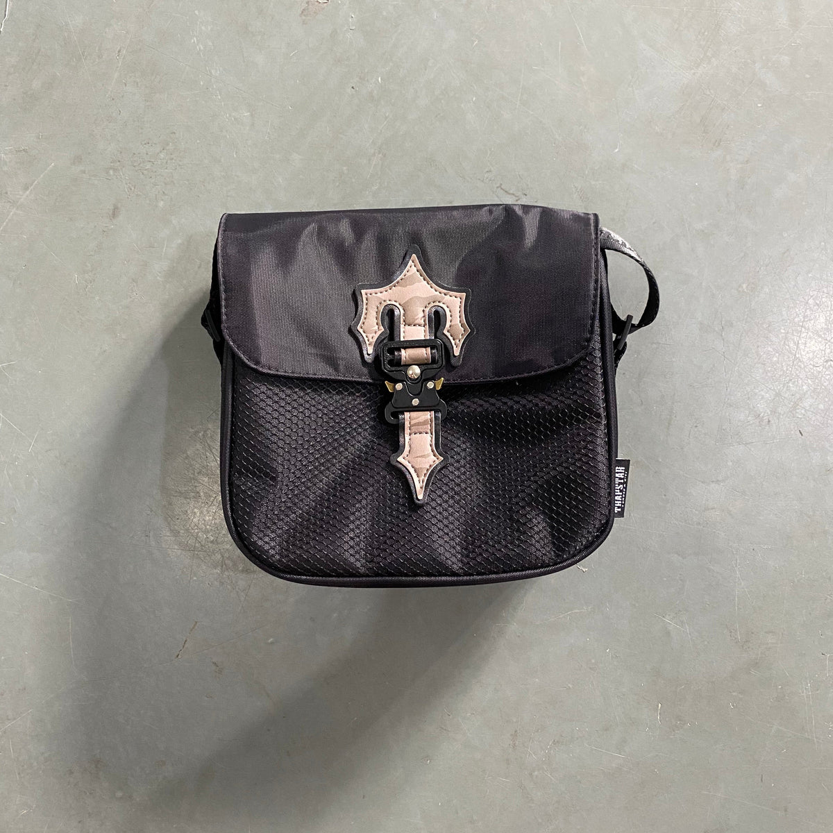 Morral Trapstar Irongate 1.0 Crossbody Negro Tiger Camo
