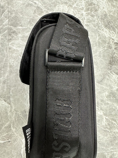 Morral Trapstar Irongate 1.0 Crossbody Negro Azul