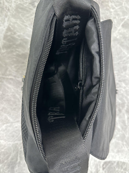 Morral Trapstar Irongate 1.0 Crossbody Negro Azul