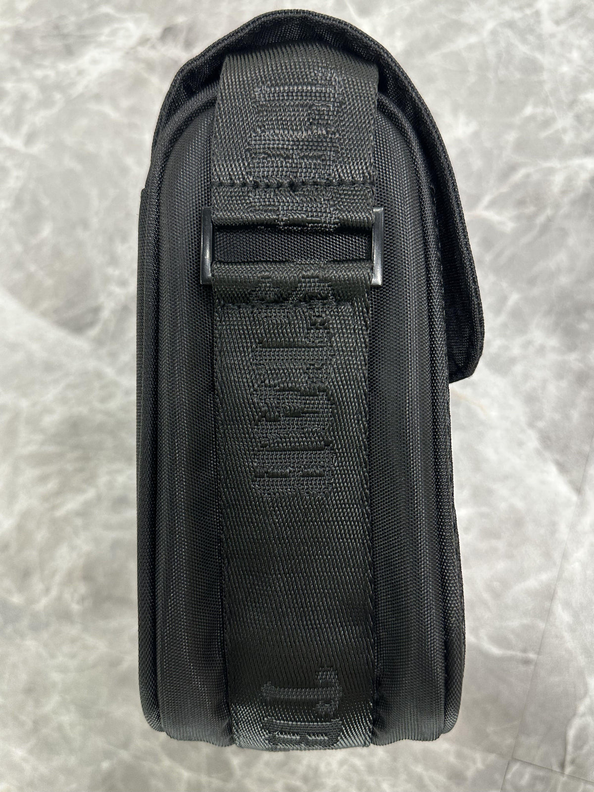 Morral Trapstar Irongate 1.0 Crossbody Negro Azul