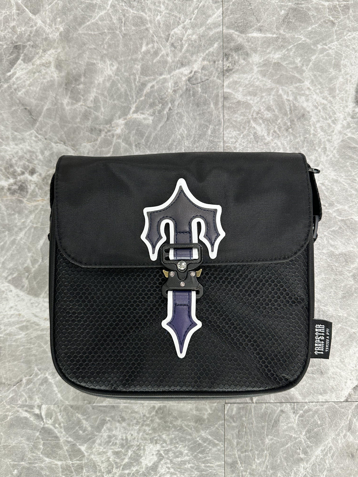 Morral Trapstar Irongate 1.0 Crossbody Negro Azul
