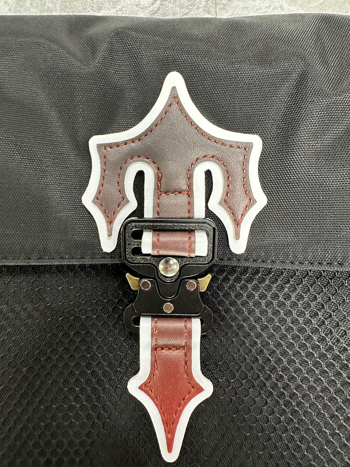 Morral Trapstar Irongate 1.0 Crossbody Negro Rojo