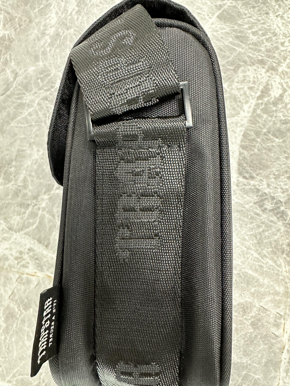 Morral Trapstar Irongate 1.0 Crossbody Negro Rojo