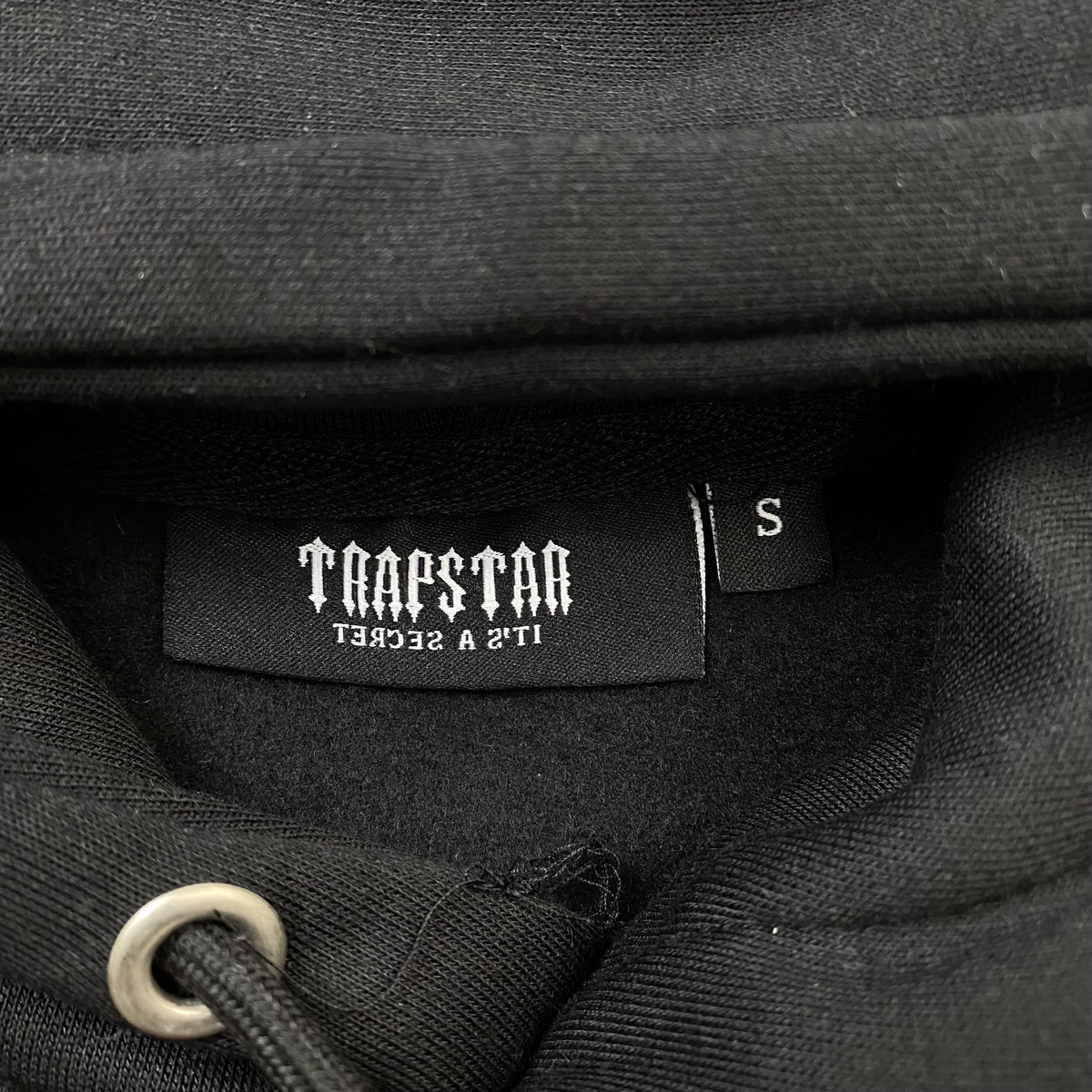 Conjunto Trapstar Irongate Arch Chenille 2.0 Negro