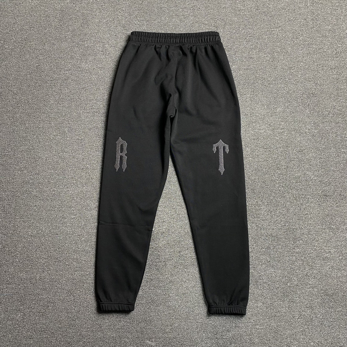 Conjunto Trapstar Irongate Arch Chenille 2.0 Negro