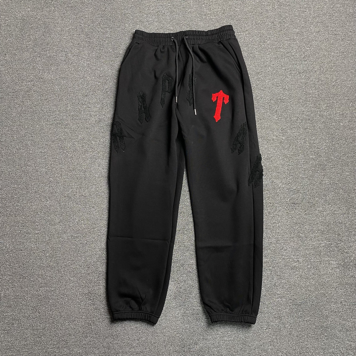 Conjunto Trapstar Irongate Arch Chenille 2.0 Negro
