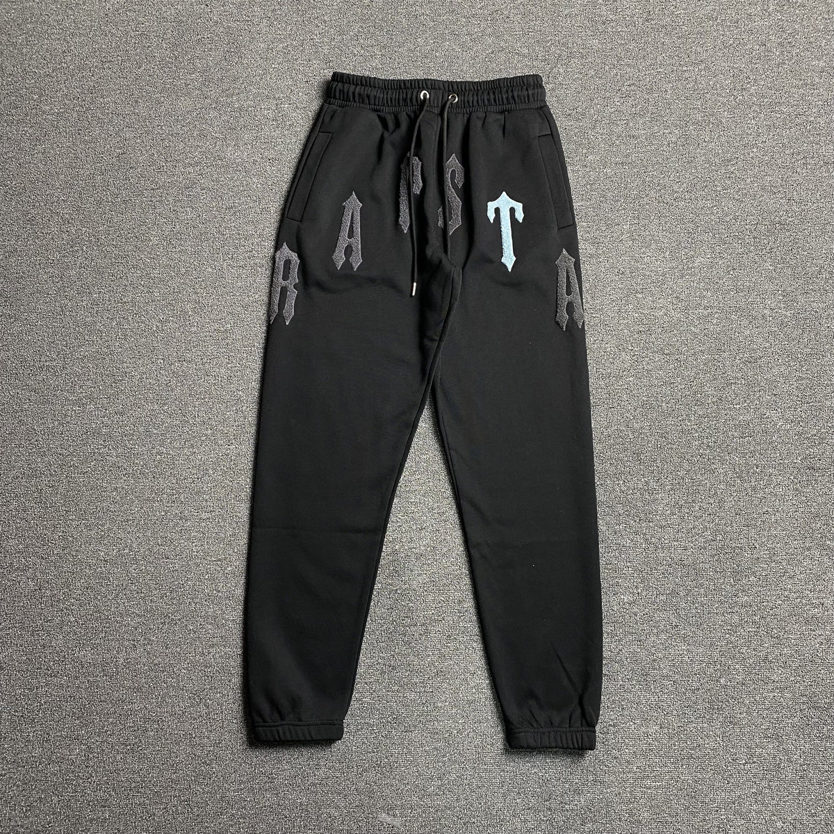 Conjunto Trapstar Irongate Arch Chenille 2.0 Negro