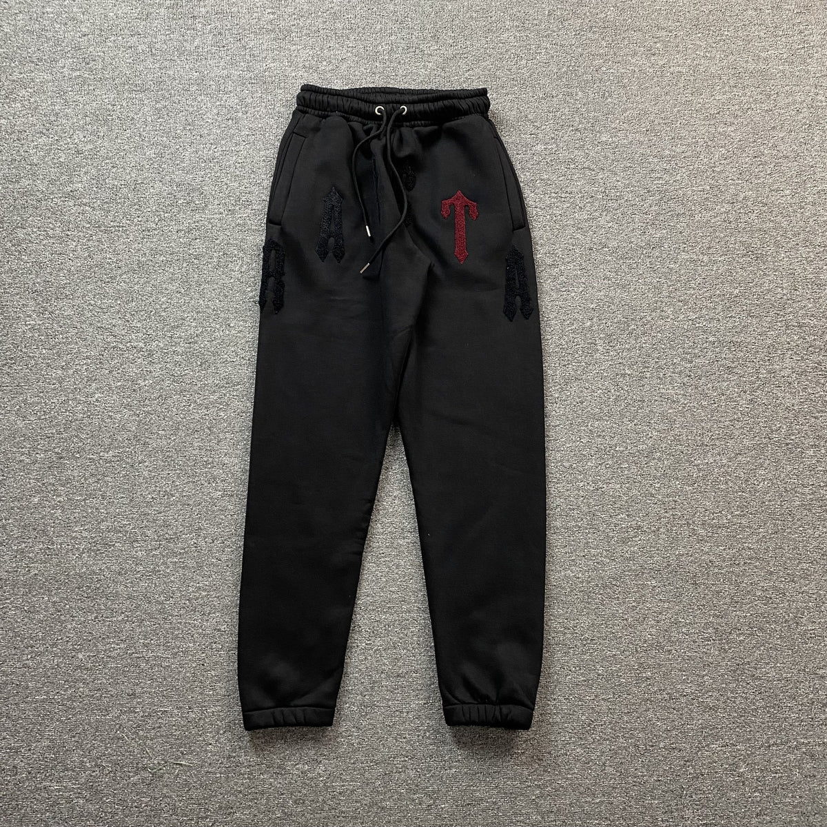Conjunto Trapstar Irongate Arch Chenille 2.0 Negro