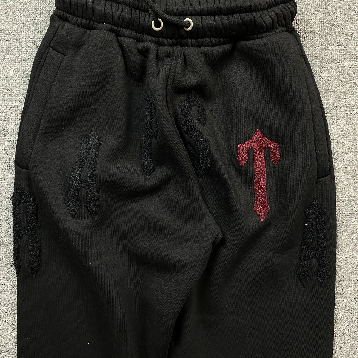 Conjunto Trapstar Irongate Arch Chenille 2.0 Negro