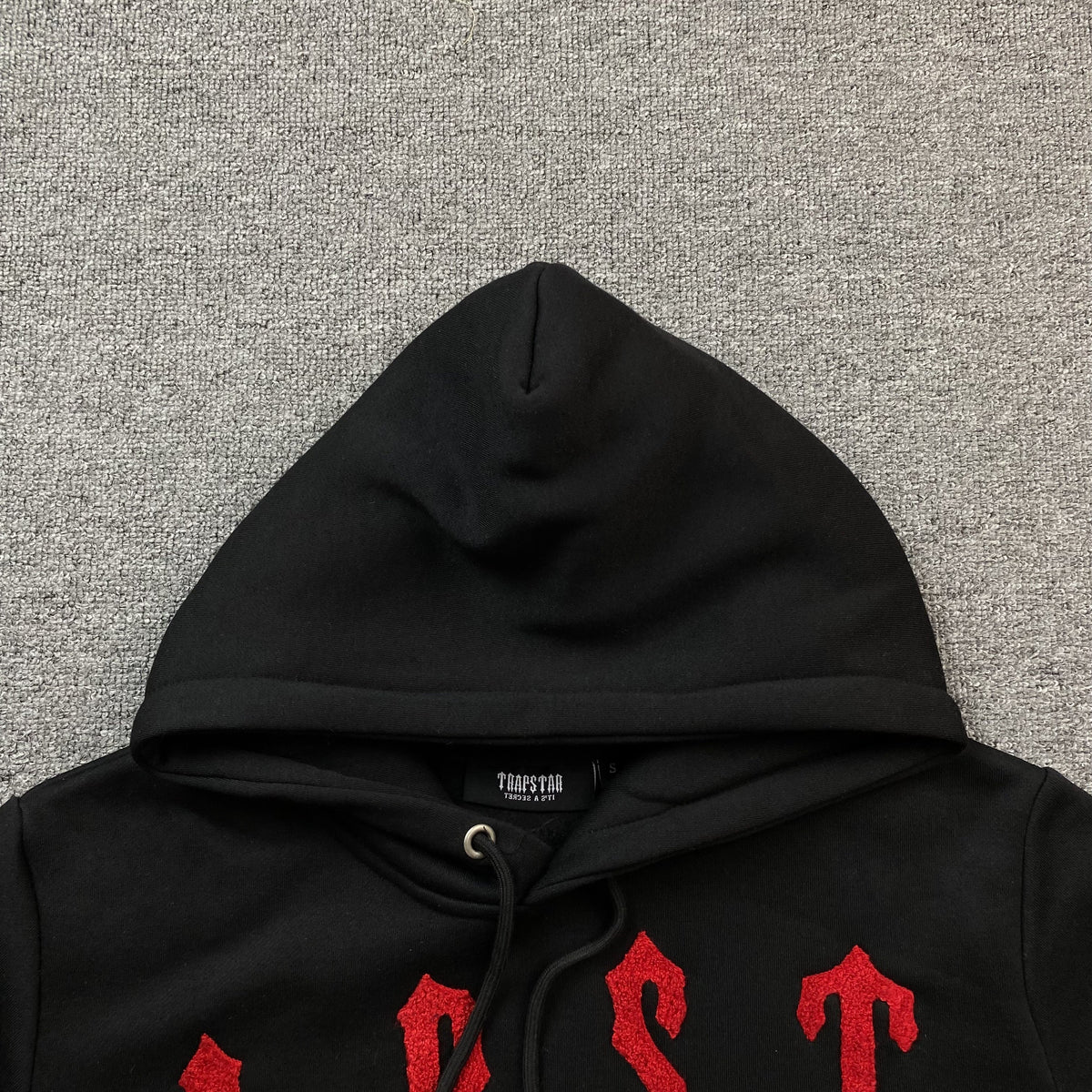 Conjunto Trapstar Irongate Arch Chenille 2.0 Negro