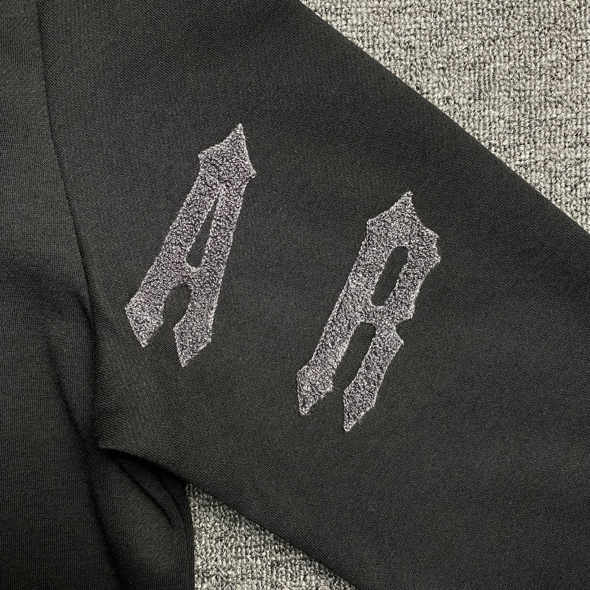 Conjunto Trapstar Irongate Arch Chenille 2.0 Negro