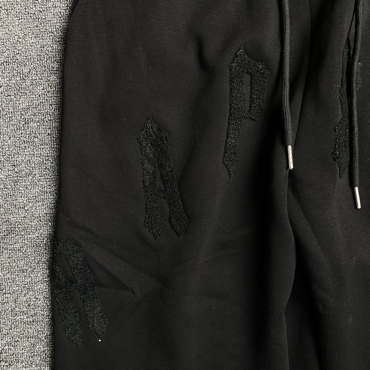 Conjunto Trapstar Irongate Arch Chenille 2.0 Negro