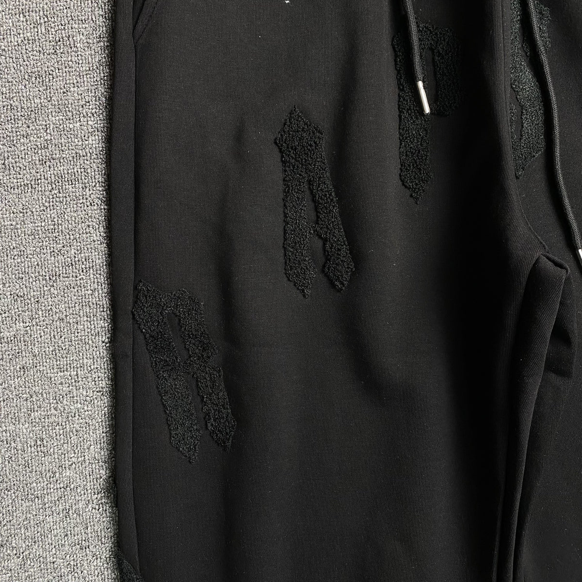 Conjunto Trapstar Irongate Arch Chenille 2.0 Negro