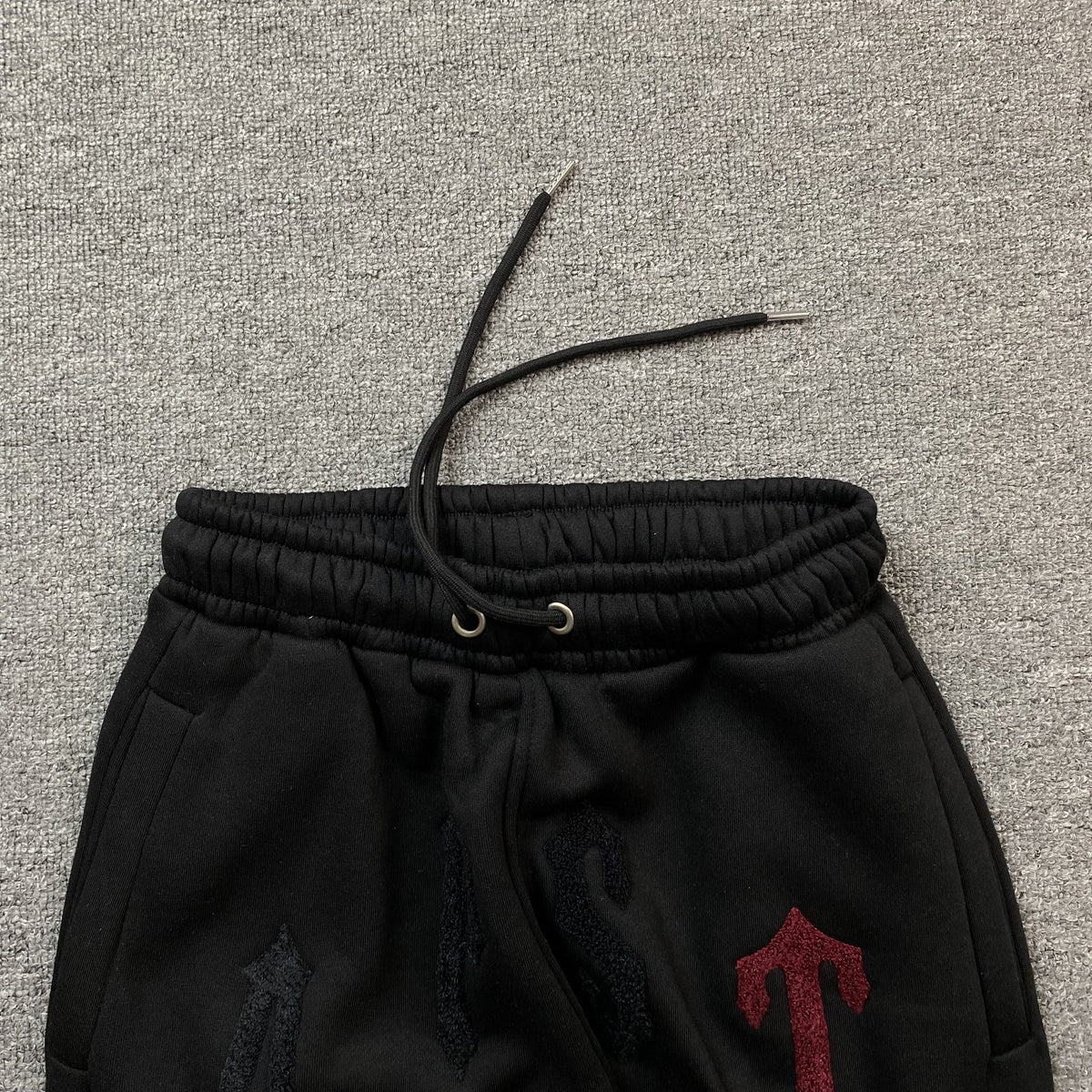 Conjunto Trapstar Irongate Arch Chenille 2.0 Negro