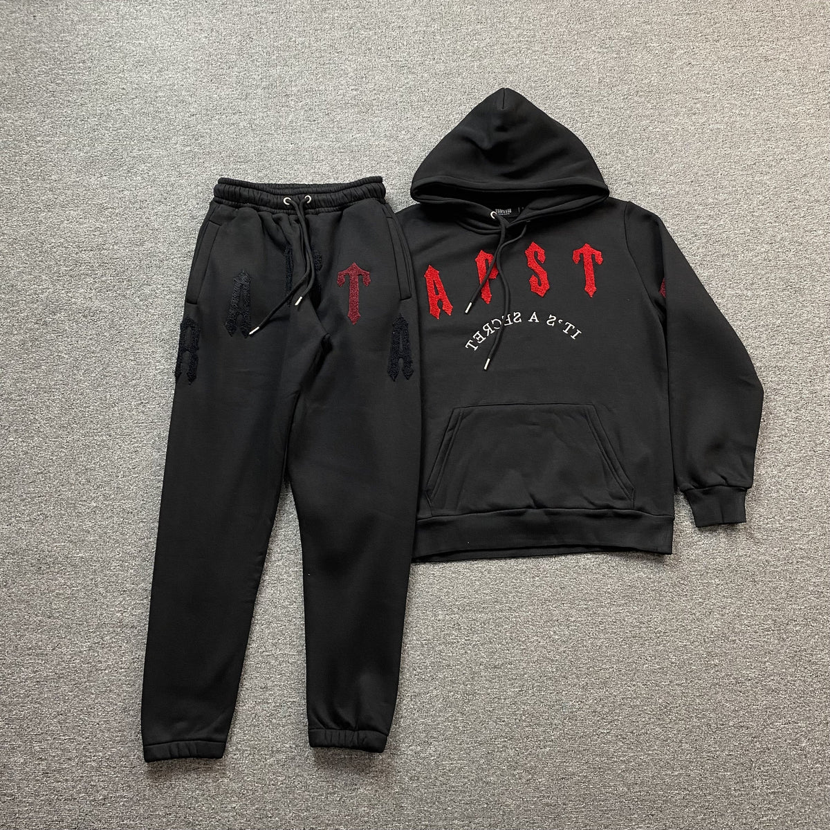 Conjunto Trapstar Irongate Arch Chenille 2.0 Negro