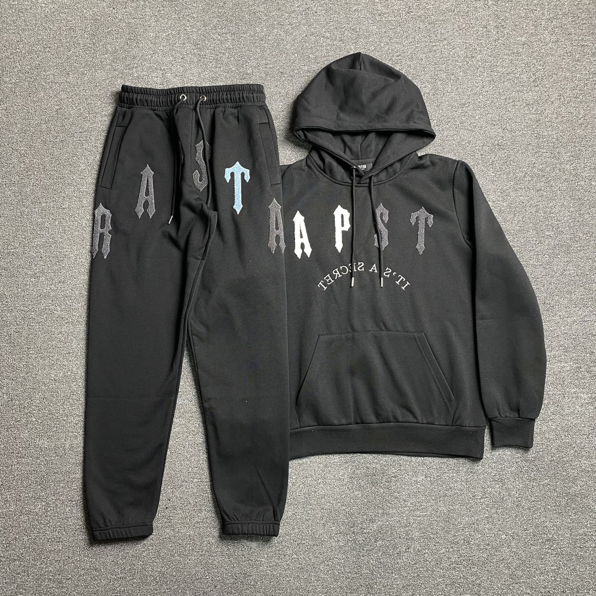 Conjunto Trapstar Irongate Arch Chenille 2.0 Negro