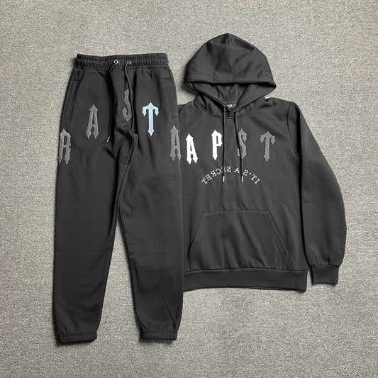 Conjunto Trapstar Irongate Arch Chenille 2.0 Negro