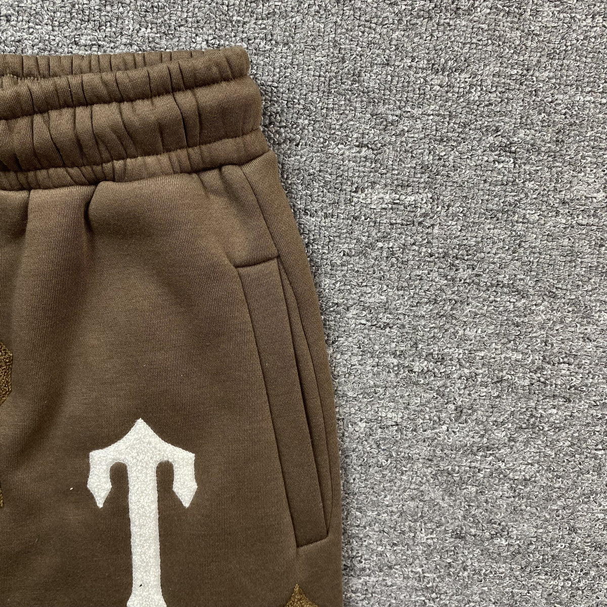 Conjunto Trapstar Irongate Arch Chenille 2.0 Marrón