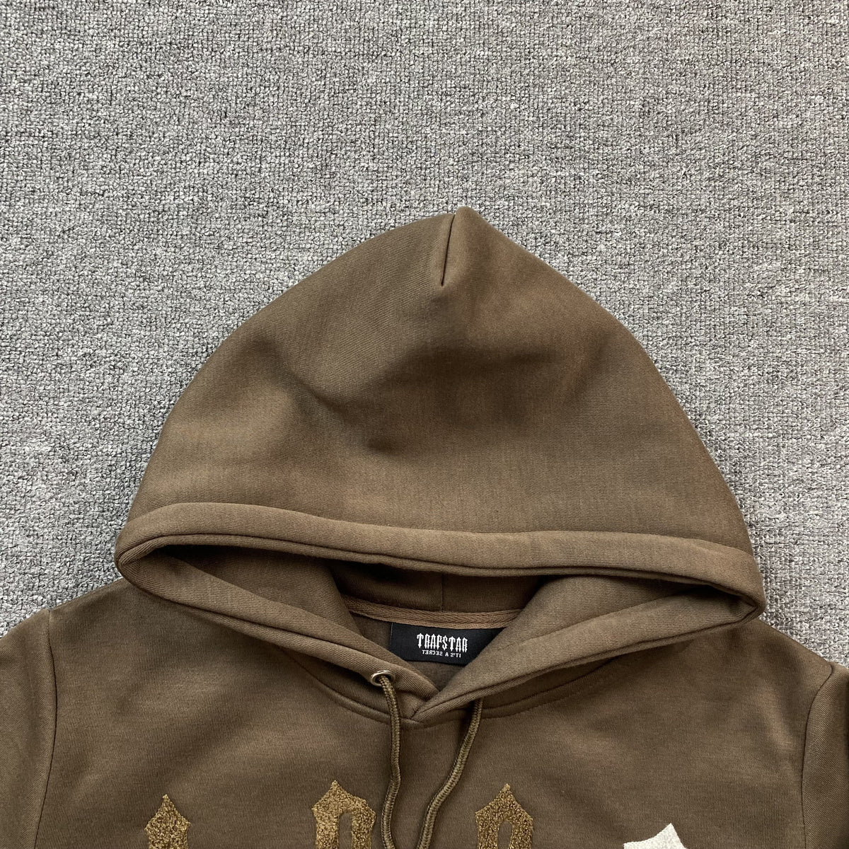 Conjunto Trapstar Irongate Arch Chenille 2.0 Marrón