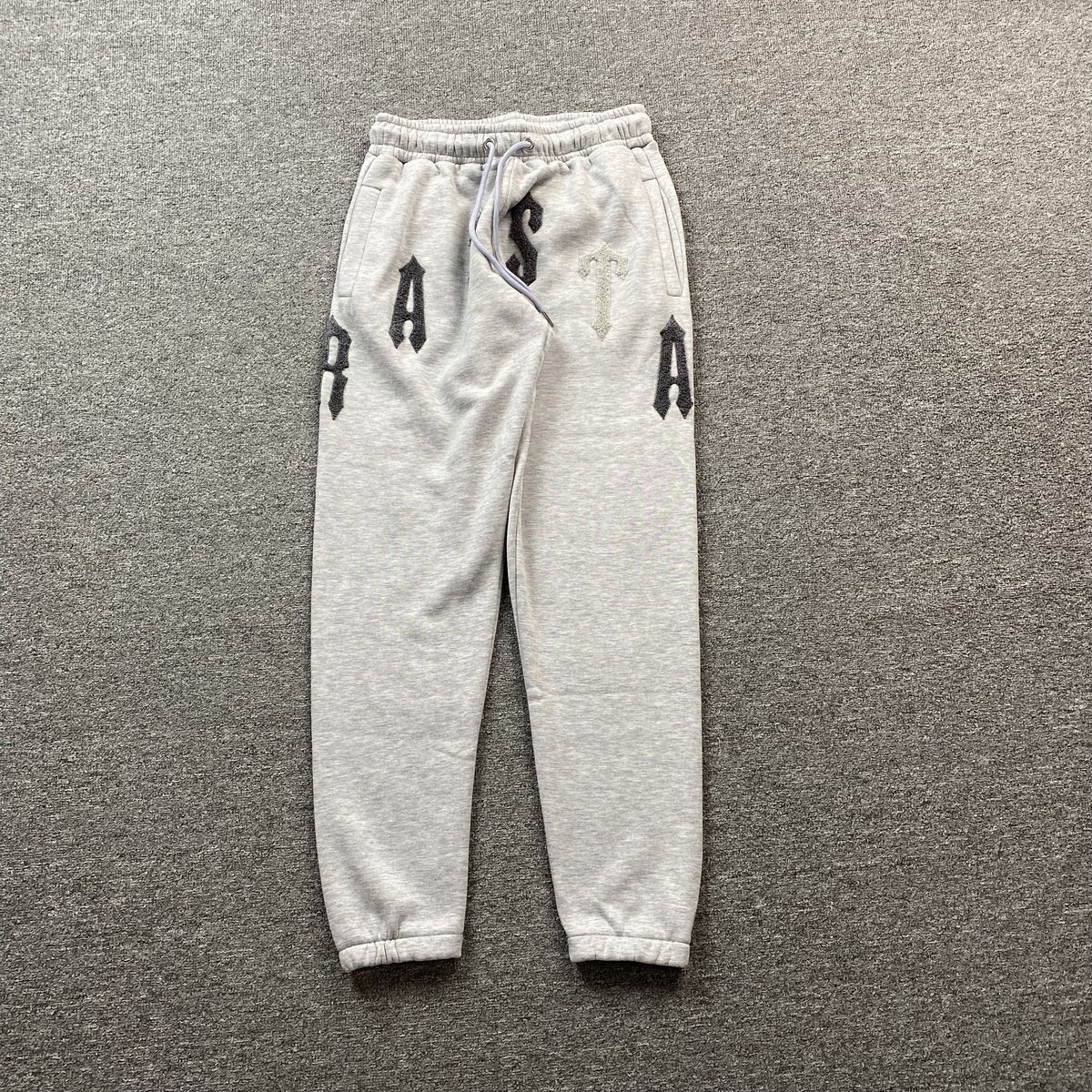 Conjunto Trapstar Irongate Arch Chenille 2.0 Gris