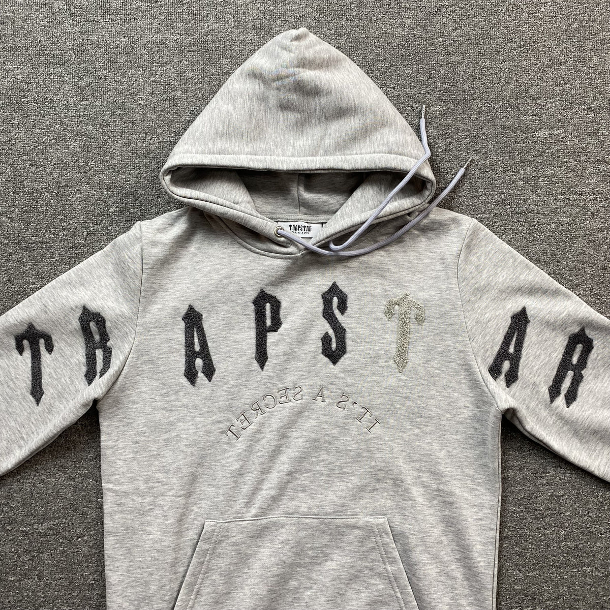 Conjunto Trapstar Irongate Arch Chenille 2.0 Gris