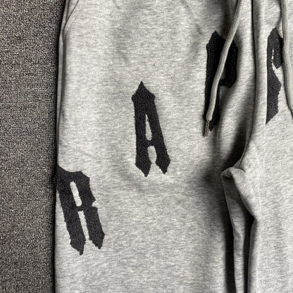 Conjunto Trapstar Irongate Arch Chenille 2.0 Gris