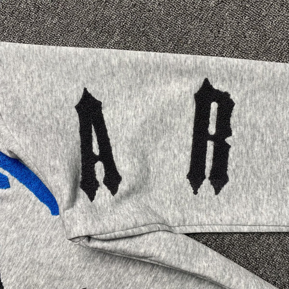 Conjunto Trapstar Irongate Arch Chenille 2.0 Gris