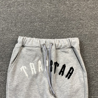 Conjunto Trapstar Irongate Arch Chenille Gris