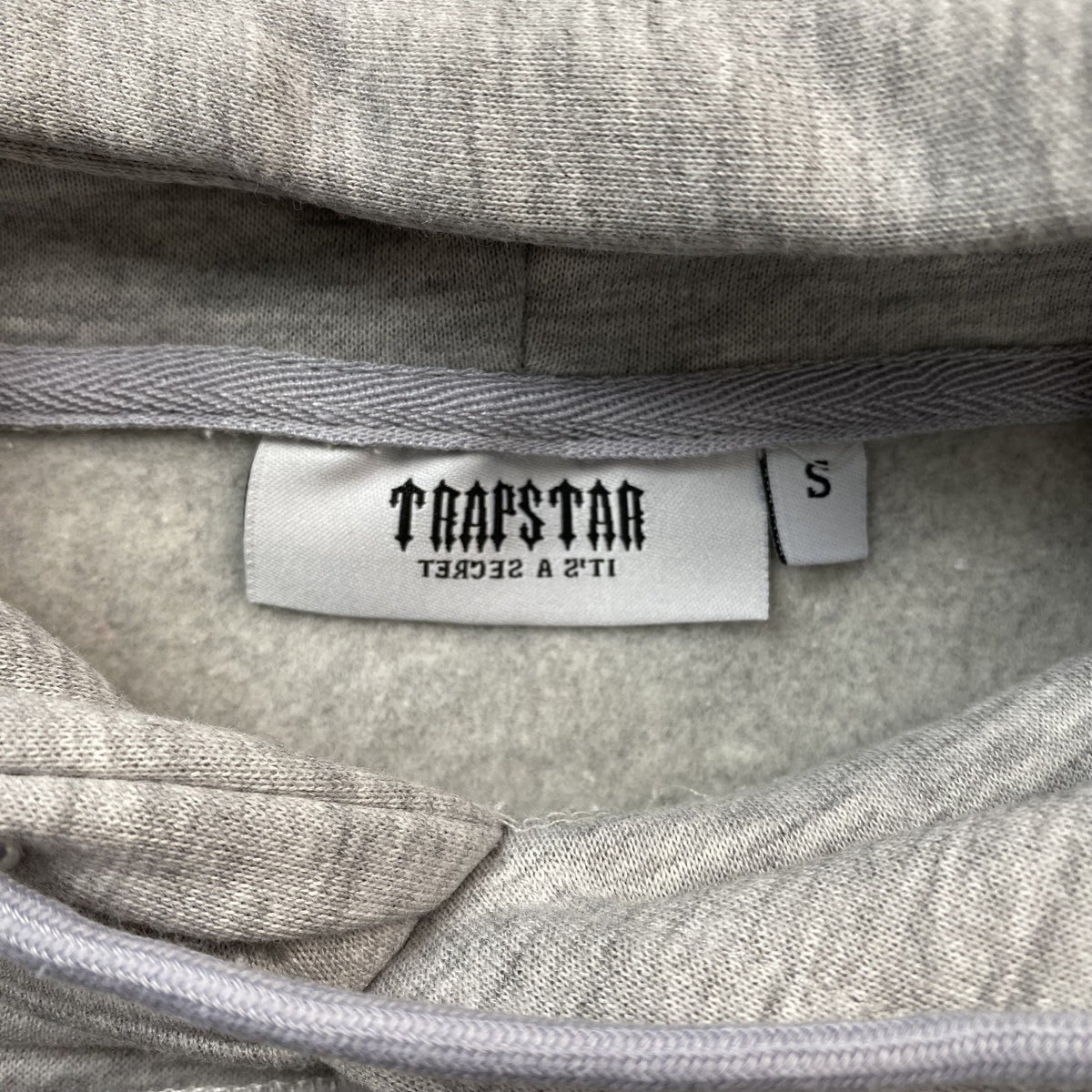 Conjunto Trapstar Irongate Arch Chenille Gris