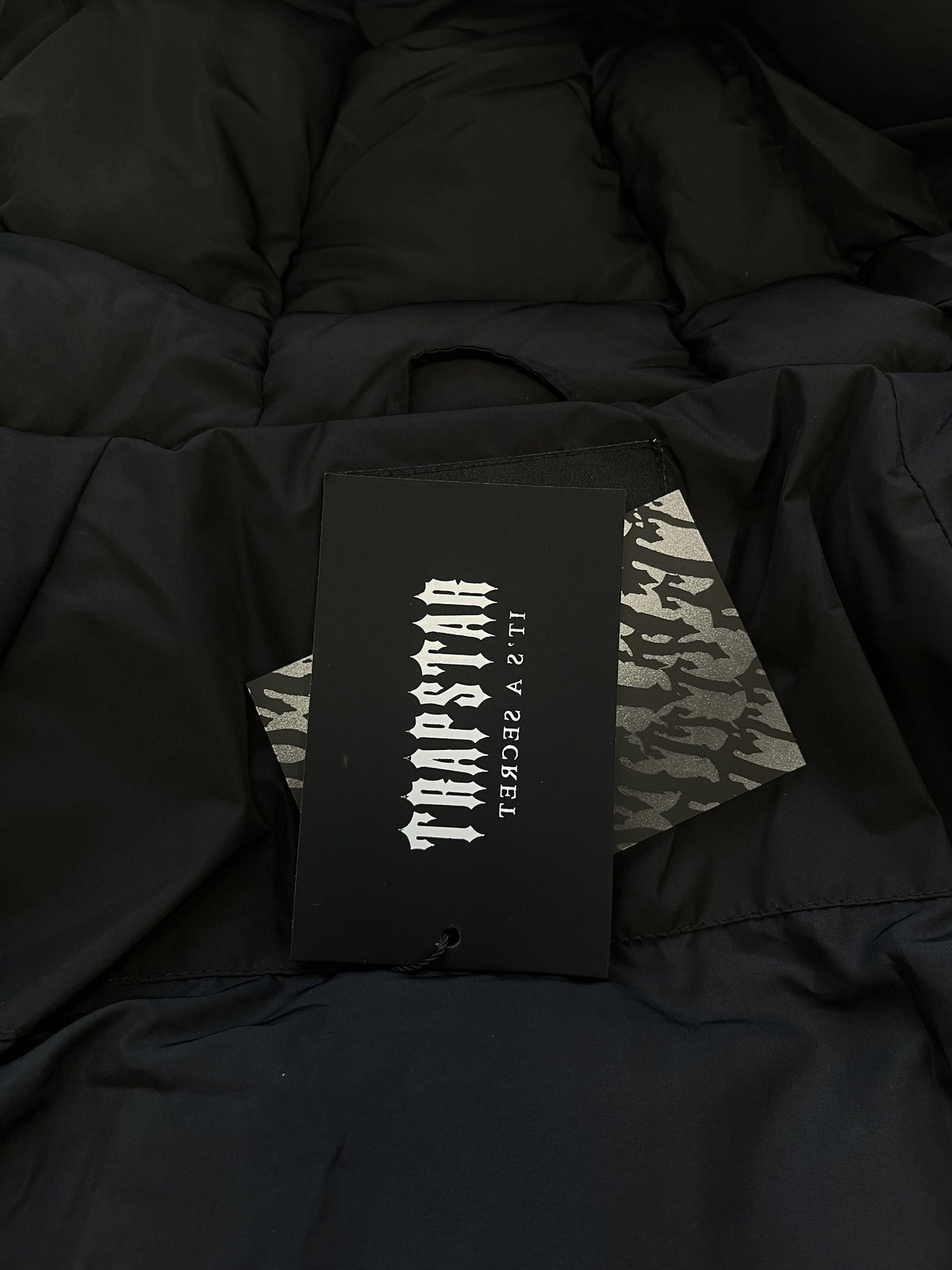 Campera Trapstar Irongate Arch Puffer Negra