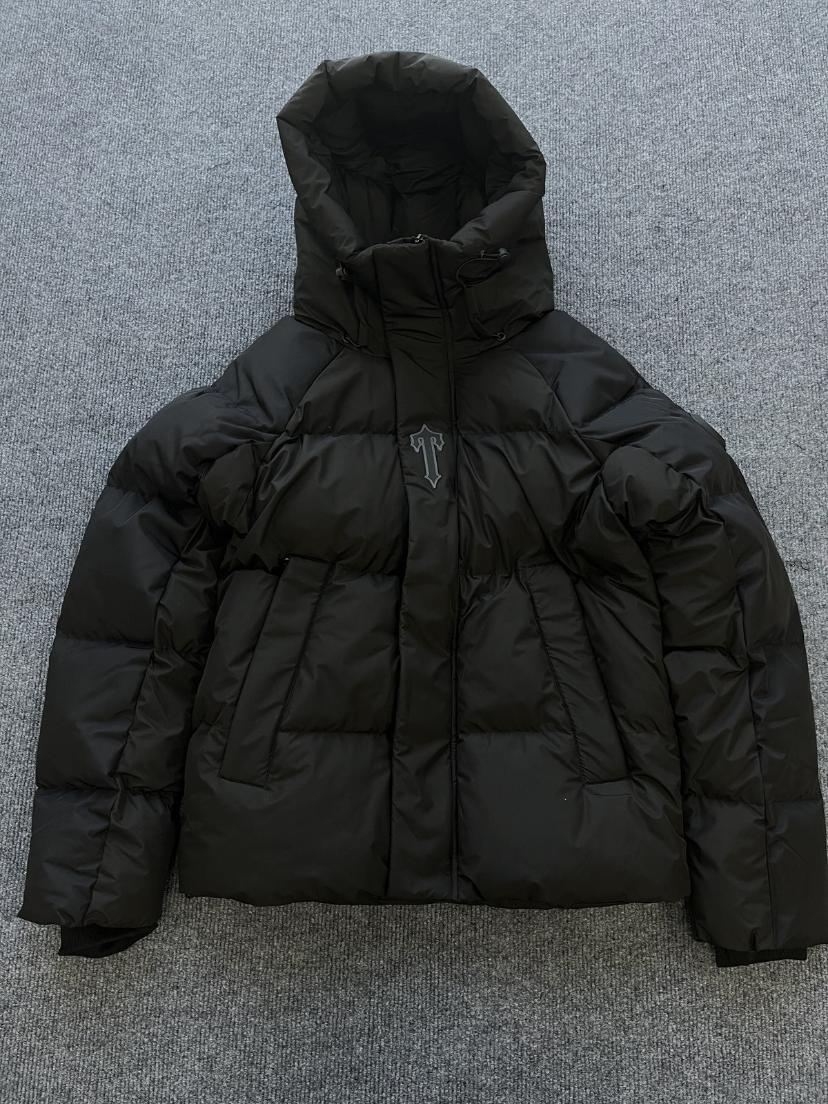 Campera Trapstar Irongate Arch Puffer Negra
