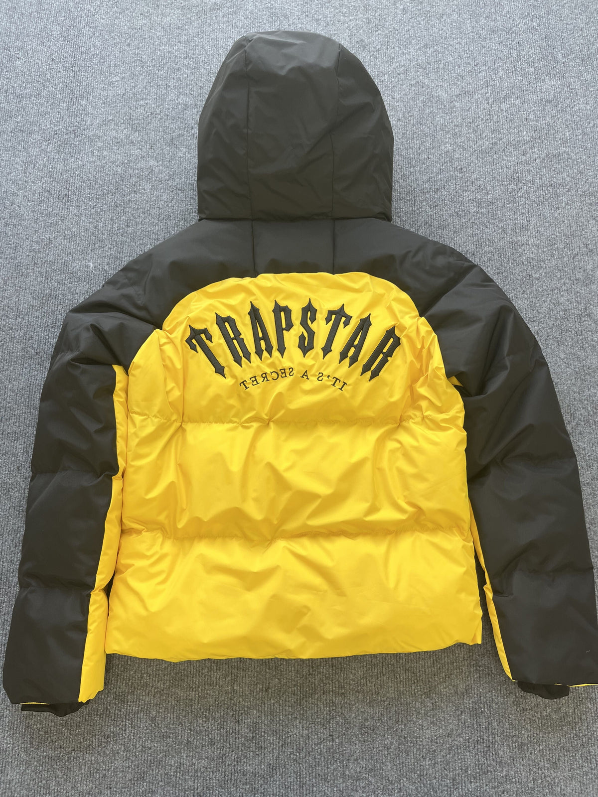 Campera Trapstar Irongate Arch Puffer Amarilla