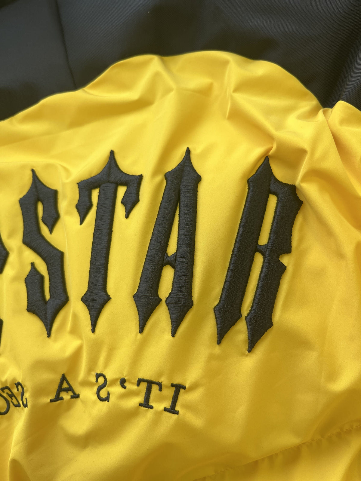 Campera Trapstar Irongate Arch Puffer Amarilla