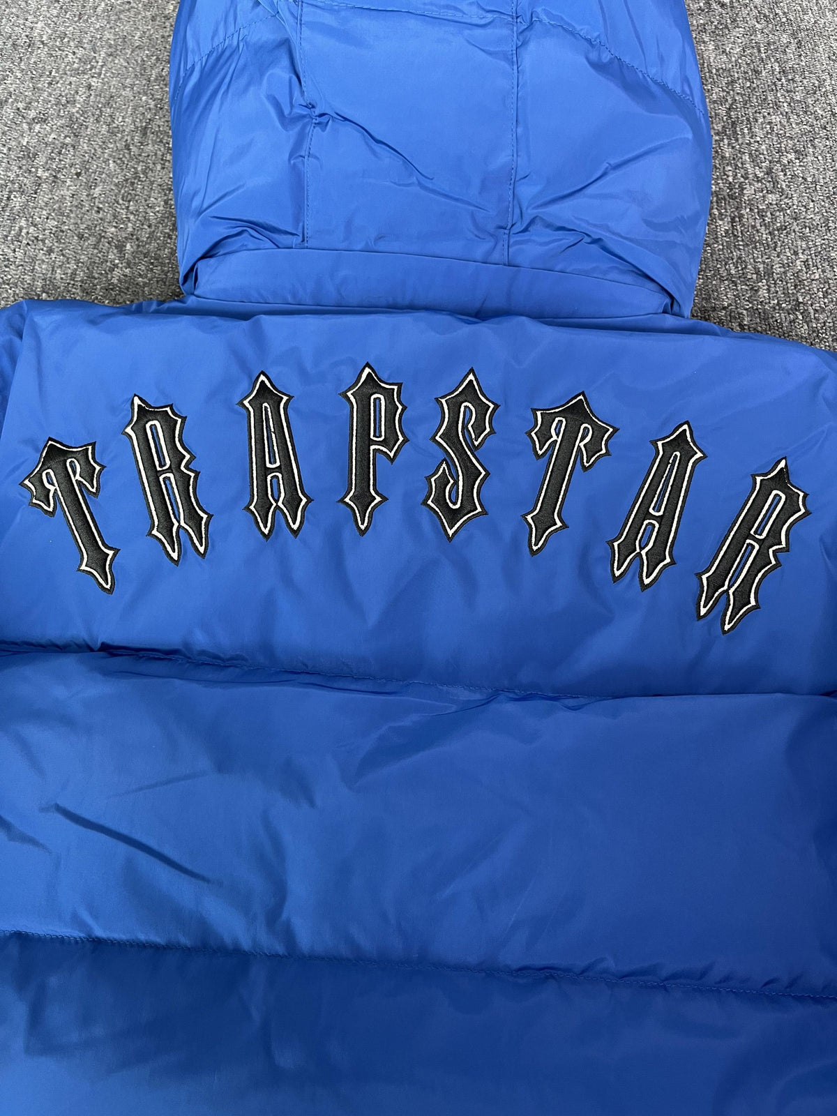 Campera Trapstar Irongate Detachable Hooded Puffer Azul