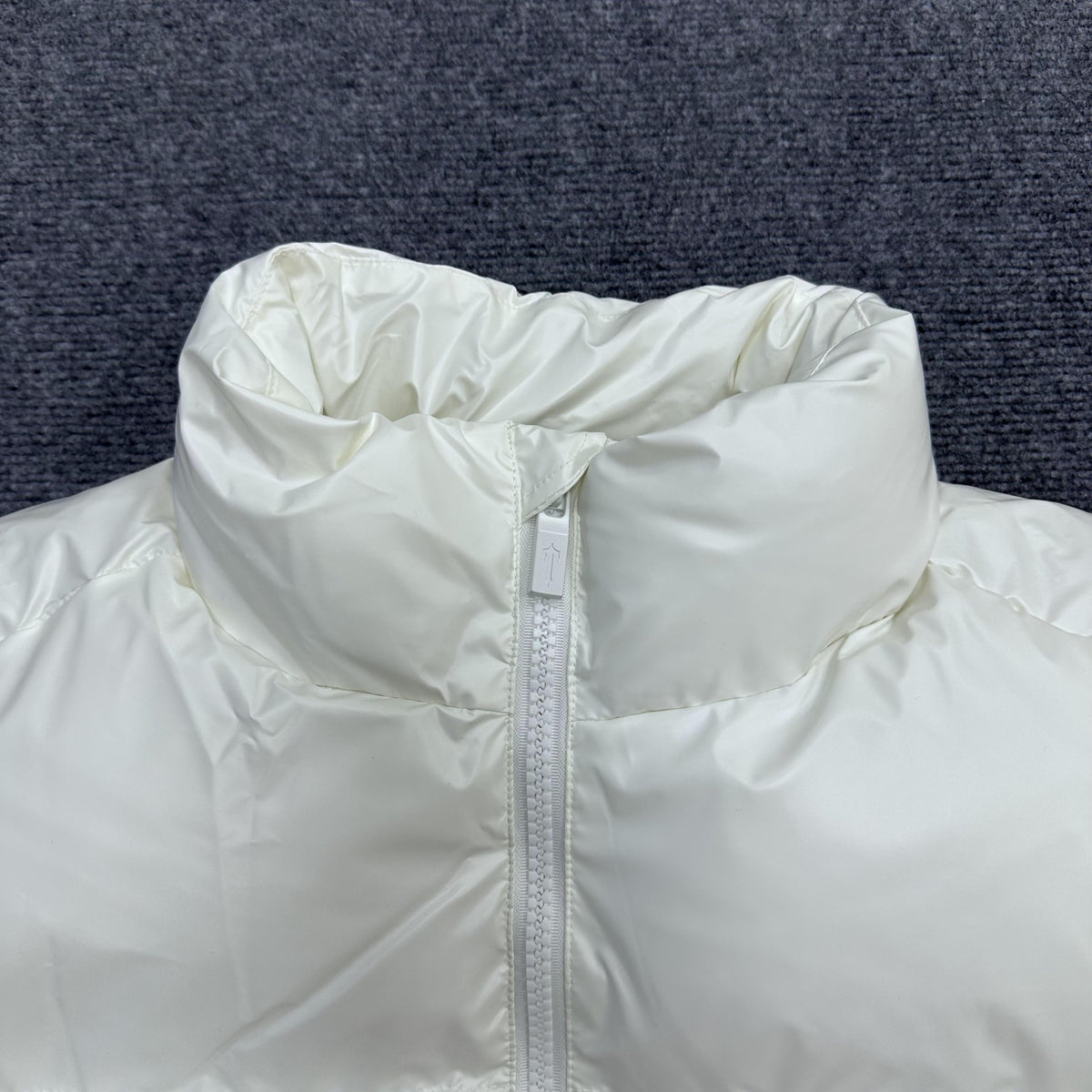 Campera Trapstar Irongate Embossed Puffer Blanca