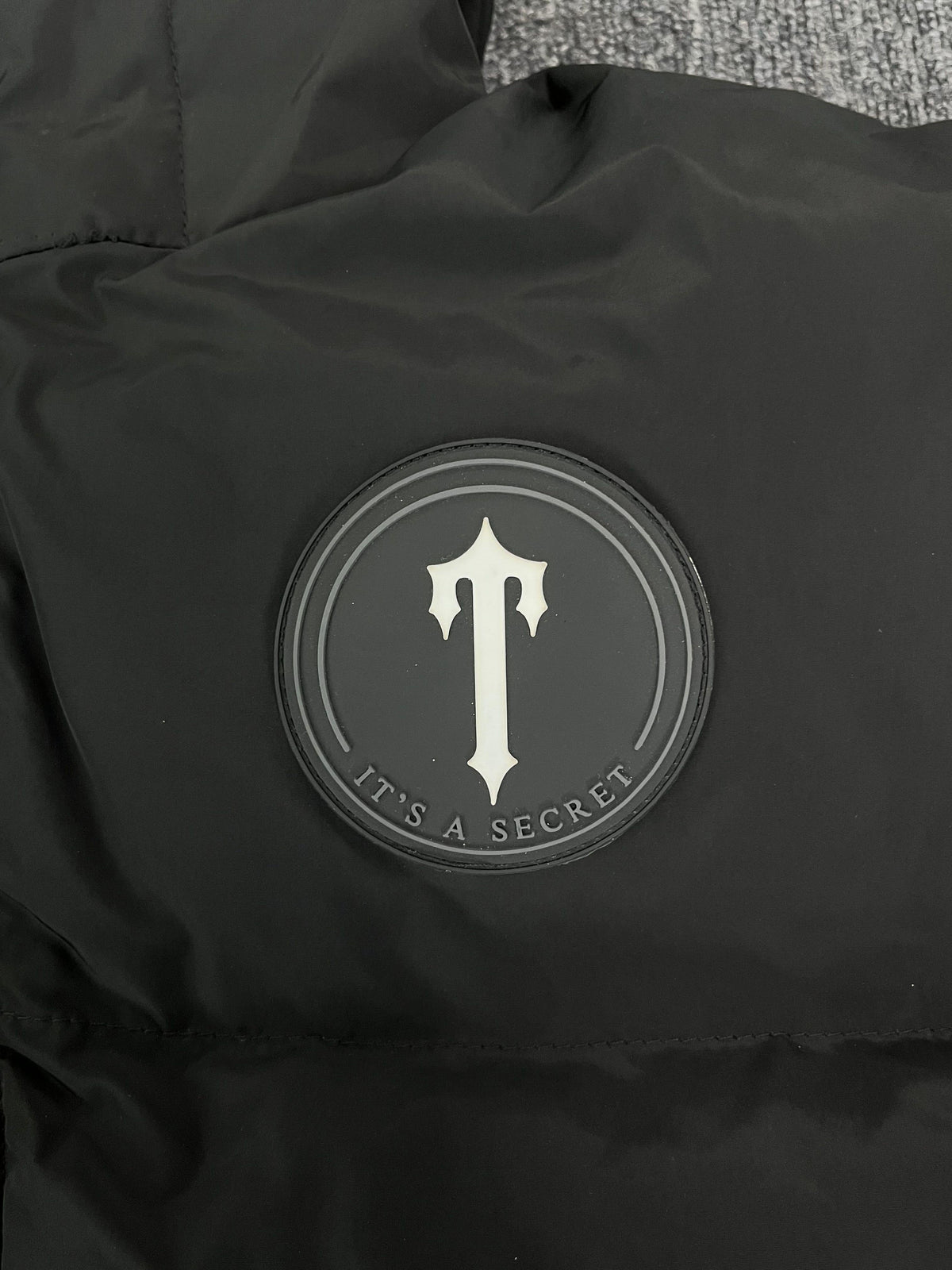 Campera Trapstar Irongate Hooded Quilted Puffer Negra