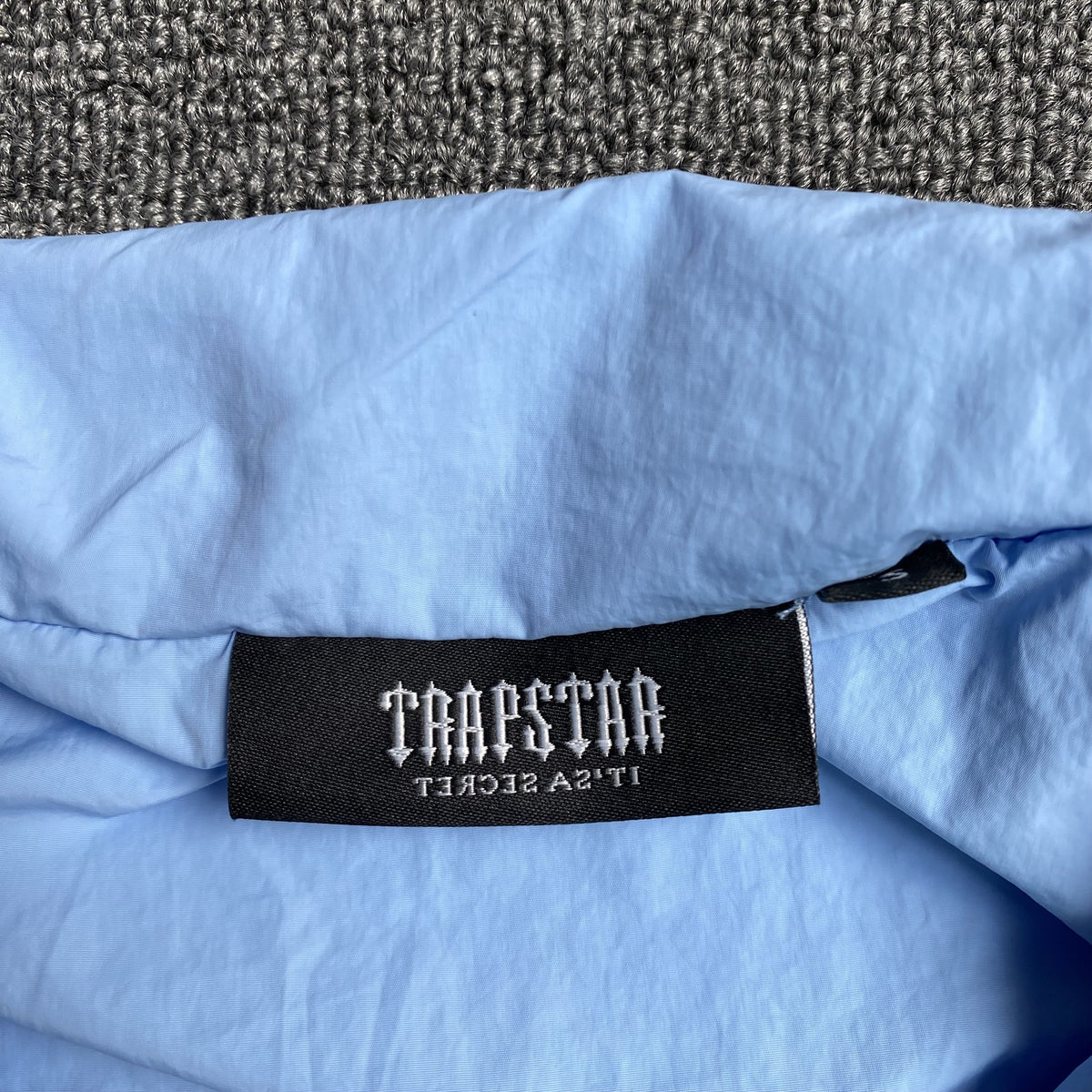 Conjunto Trapstar Irongate Shell 2.0 Celeste