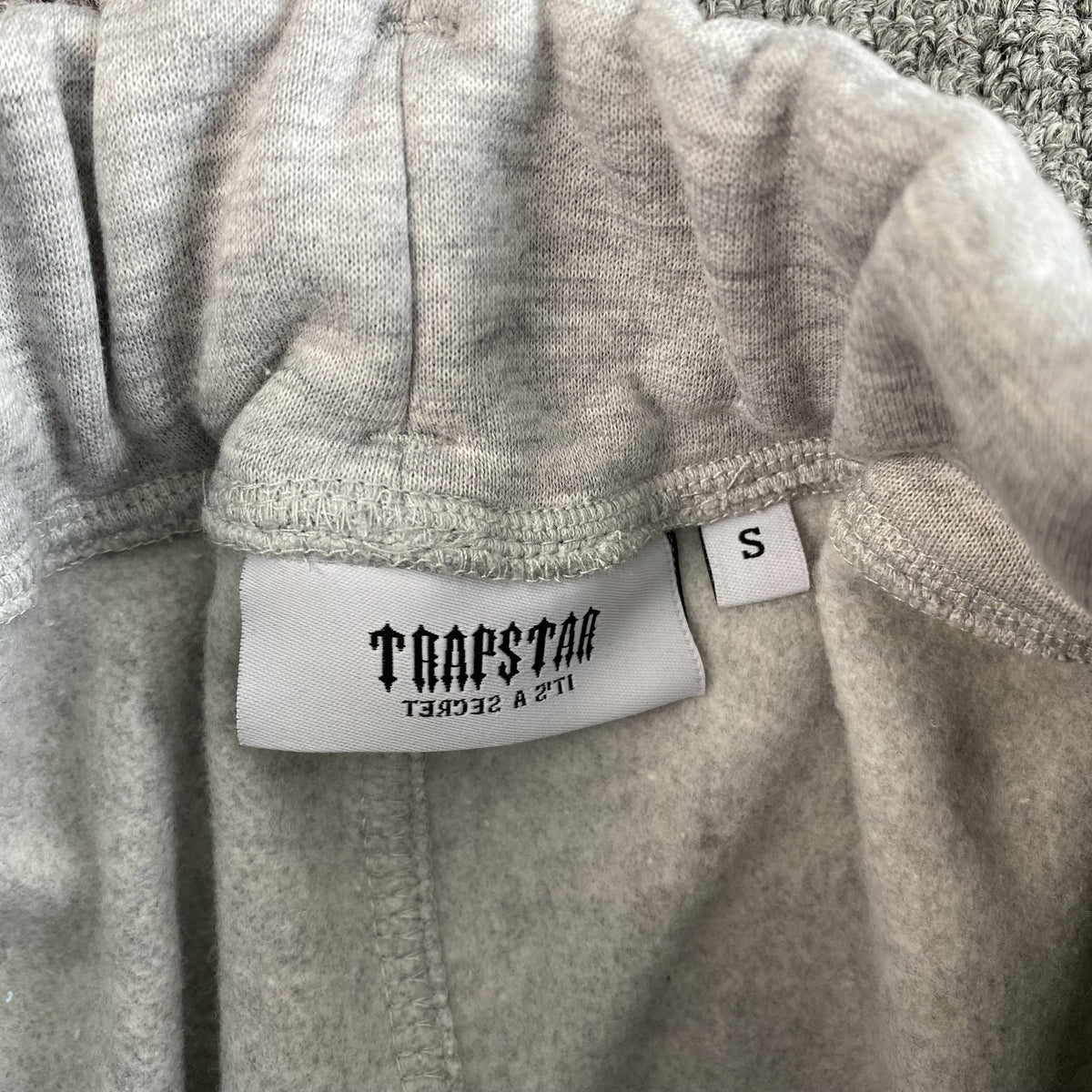 Conjunto Trapstar V Stripe Gris