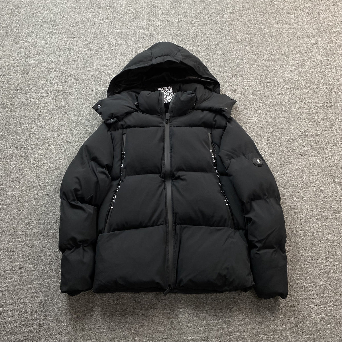 Campera Trapstar X Awful Lot Of Cough Syrup Puffer Negra