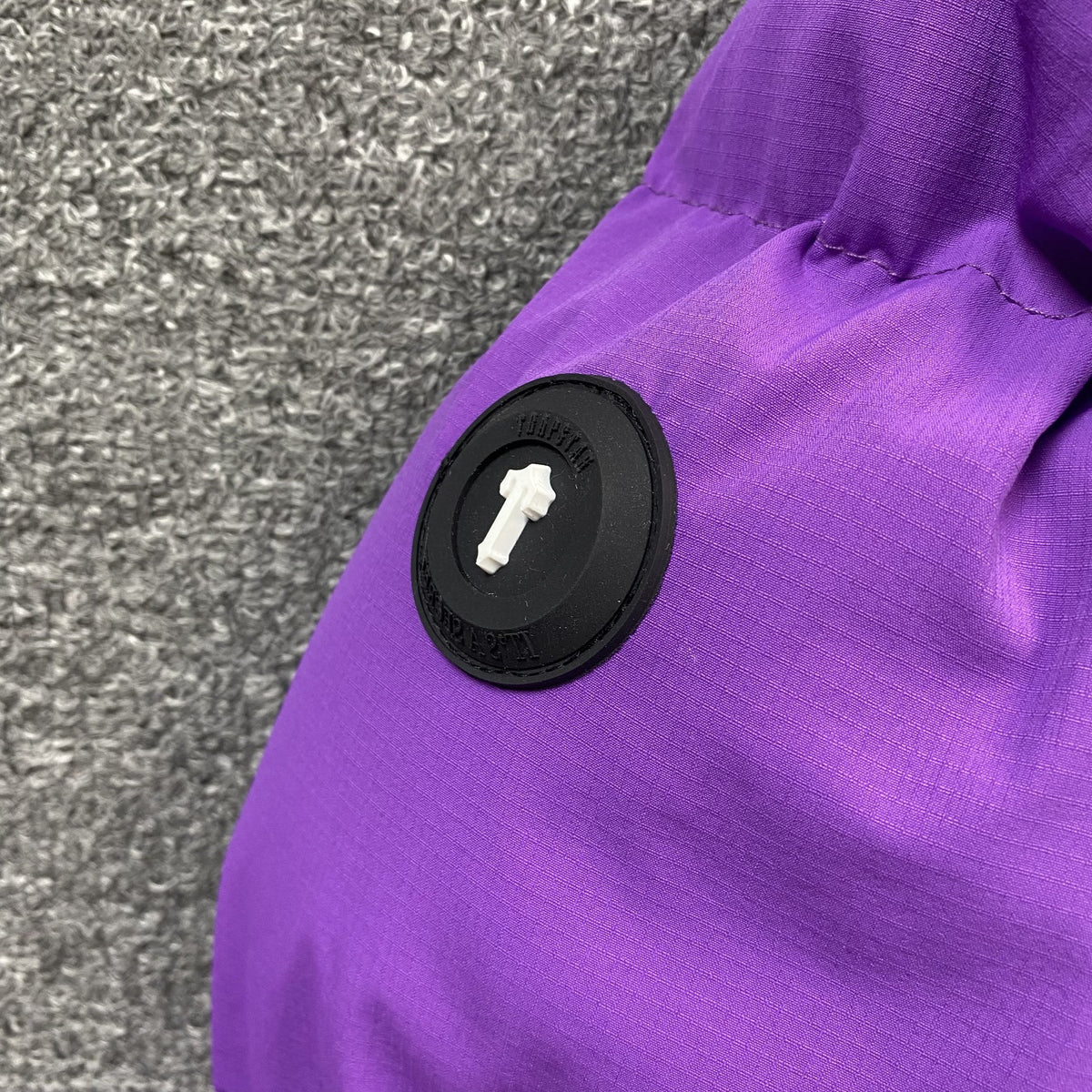 Campera Trapstar X Awful Lot Of Cough Syrup Puffer Violeta