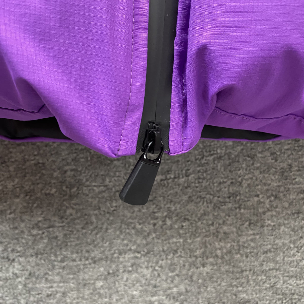 Campera Trapstar X Awful Lot Of Cough Syrup Puffer Violeta